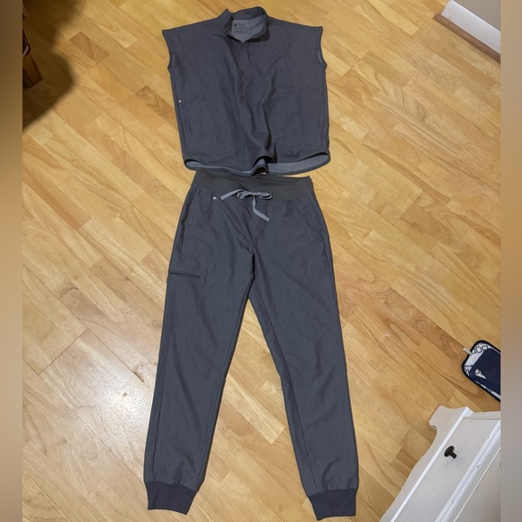 Figs Rafaela Jogger Set in Graphite - Picture 1 of 4